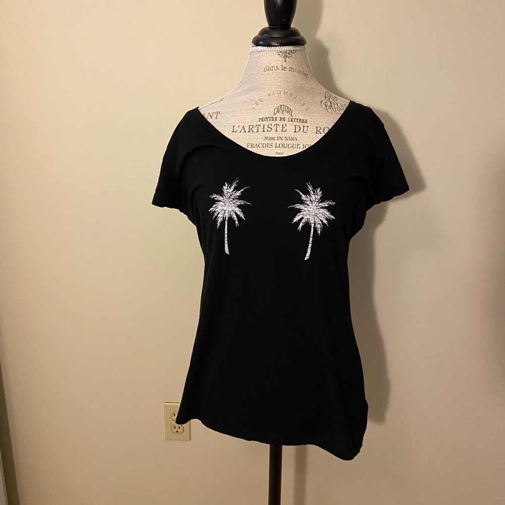 Black t-shirt with palm trees